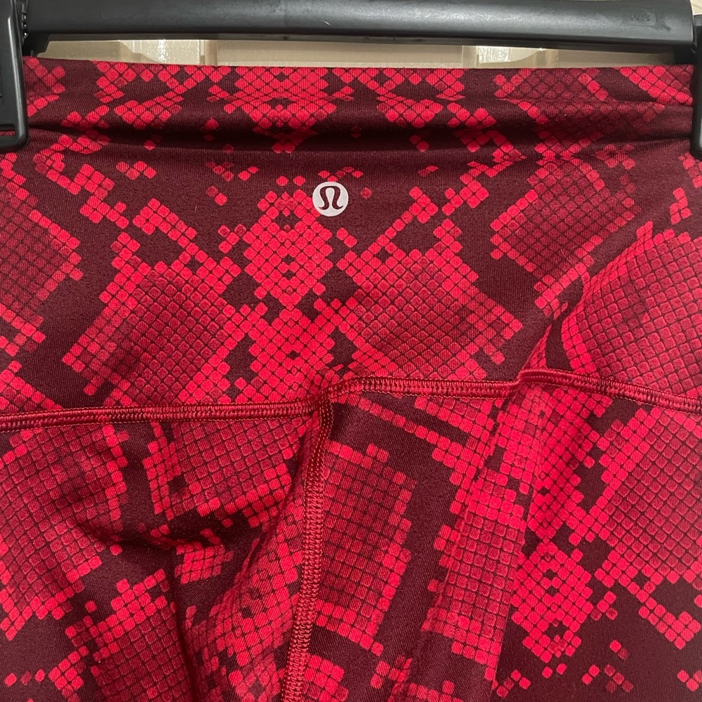 Lululemon wunder under pants hi rise ziggy snake size 4